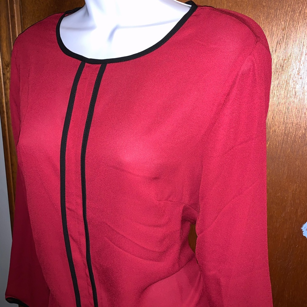 🥀NWT Light Red/Black Top 🥀